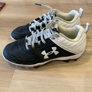 Under armor kids leadoff baseball cleats